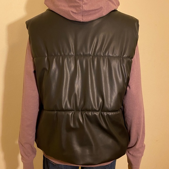 No Boundaries Puffy Front Snap Winter Vest - Picture 2 of 5